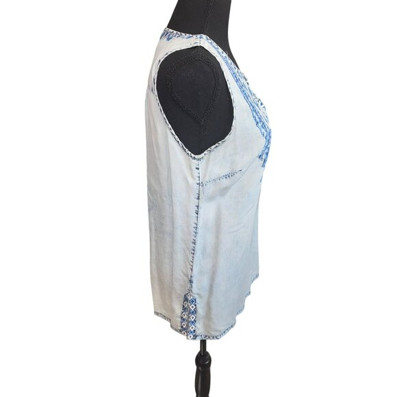 Lucky Brand Chambray Blue Embroidered Tencel Sleeveless Top S Cowgirl Boho Hippy - Picture 6 of 9